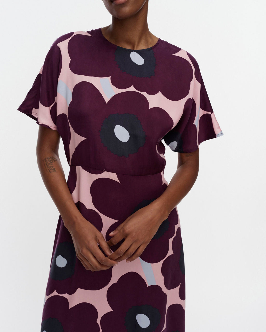 Heleä Unikko Dress