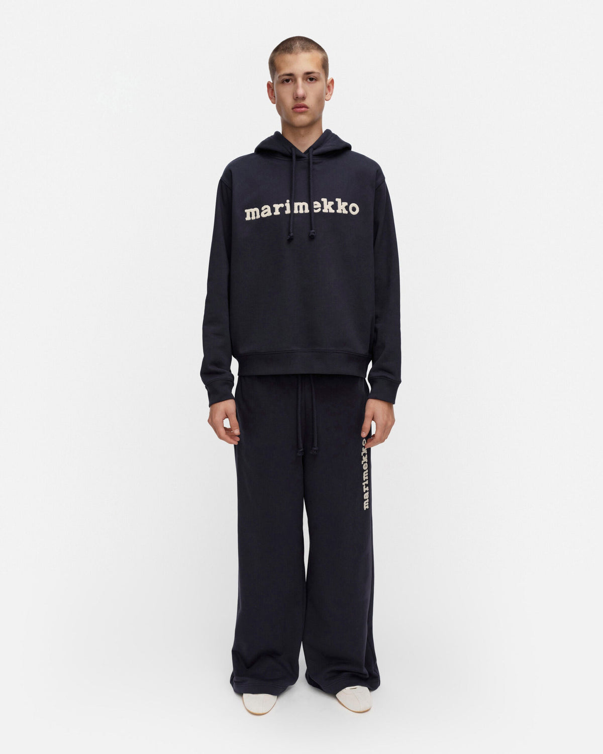Skripti Logo Placement Kioski hoodie