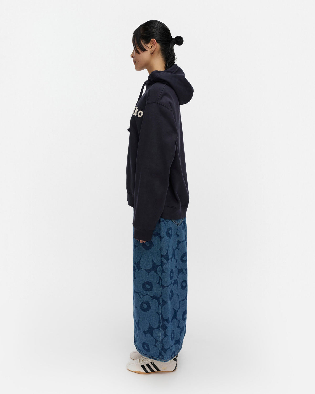 Skripti Logo Placement Kioski hoodie