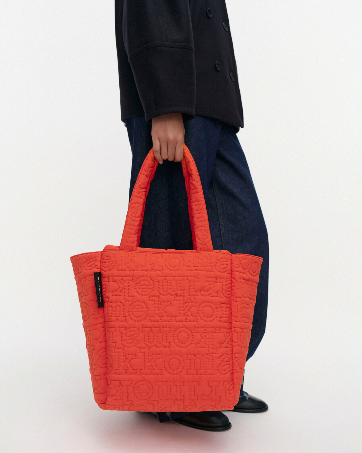 Joy Tote M Logo Shoulder bag